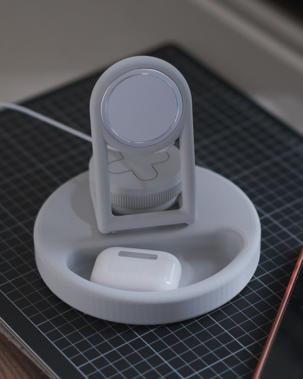 Rotatable MagSafe Bedside Dock – 3D Printed Stand
