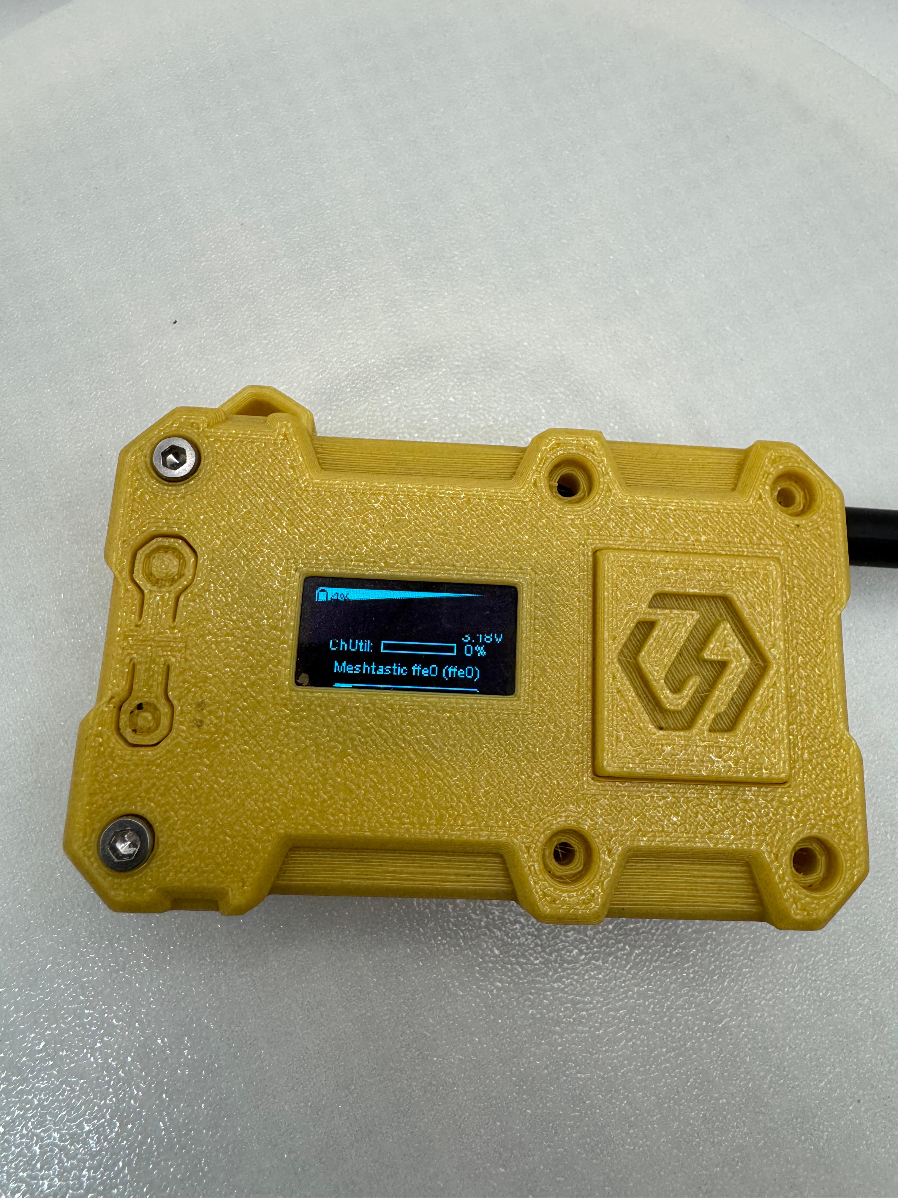 Open source lora radio using meshastic 902 frequency with 3000mah battery last 48 hours 72 on standby with case and antenna, esp32 v3