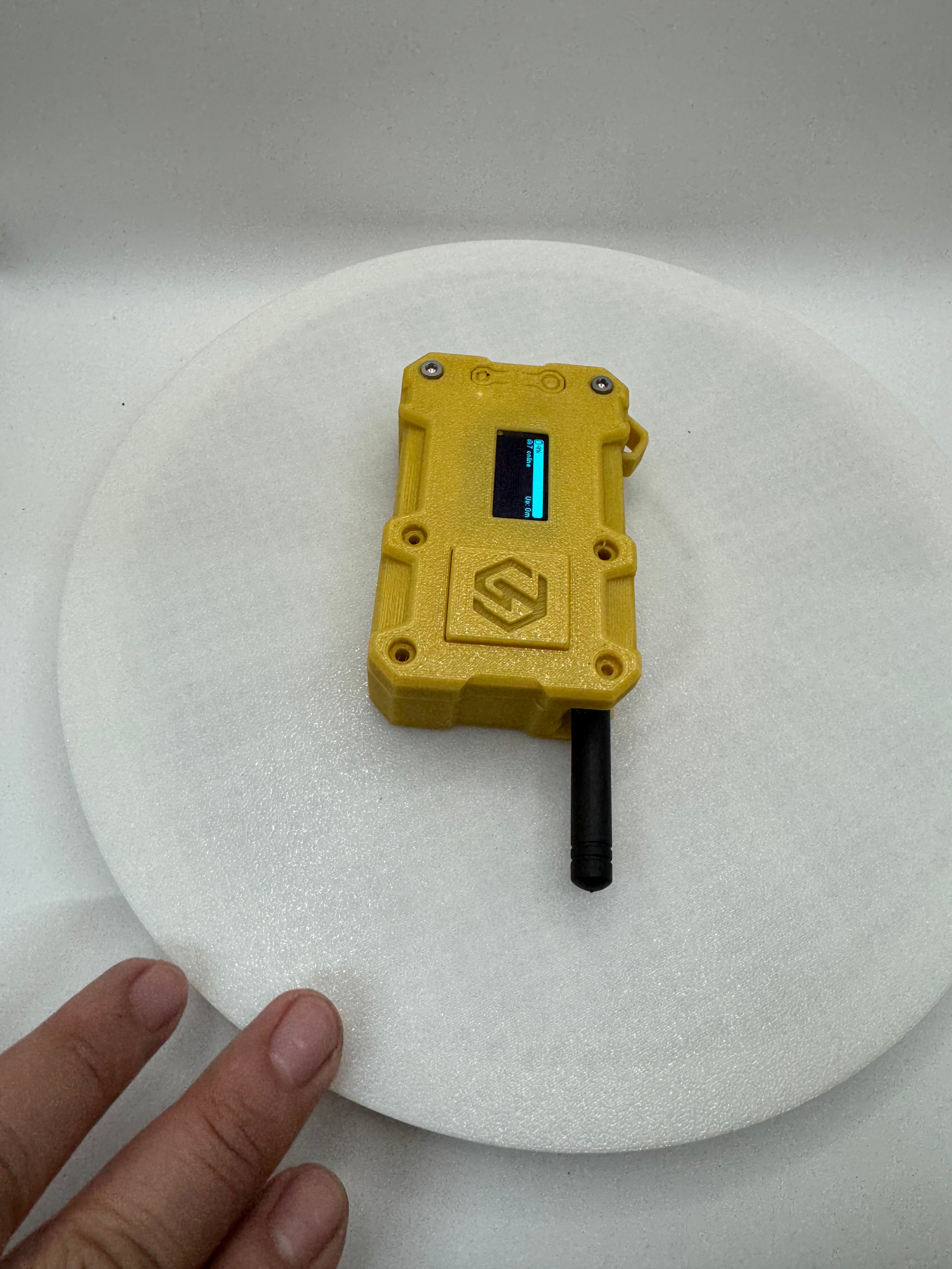 Open source lora radio using meshastic 902 frequency with 3000mah battery last 48 hours 72 on standby with case and antenna, esp32 v3