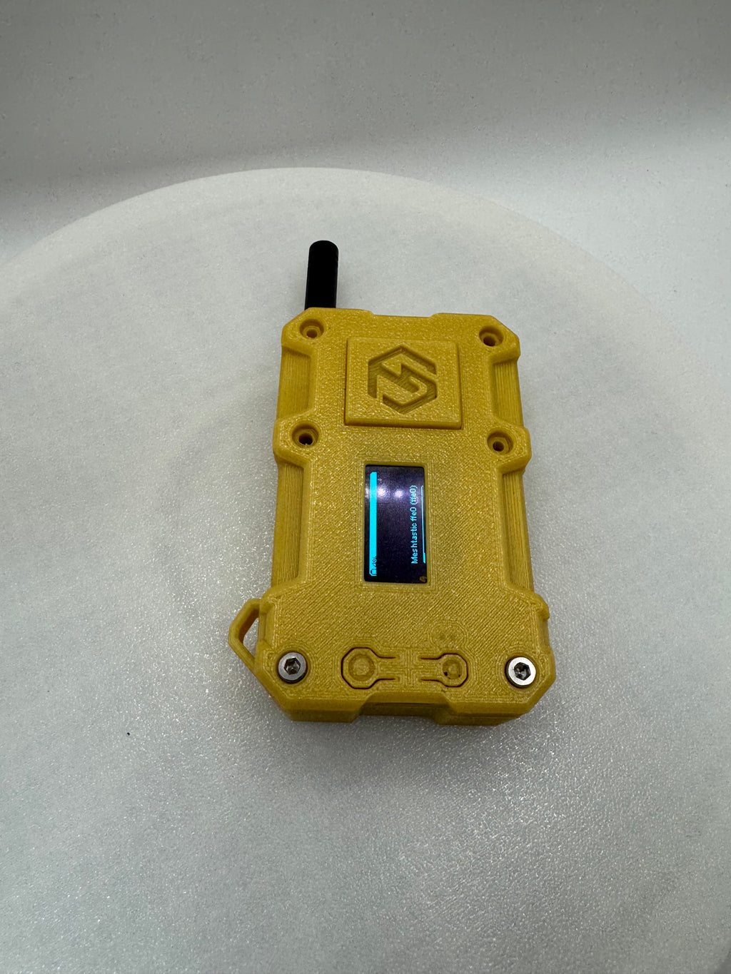 Open source lora radio using meshastic 902 frequency with 3000mah battery last 48 hours 72 on standby with case and antenna, esp32 v3